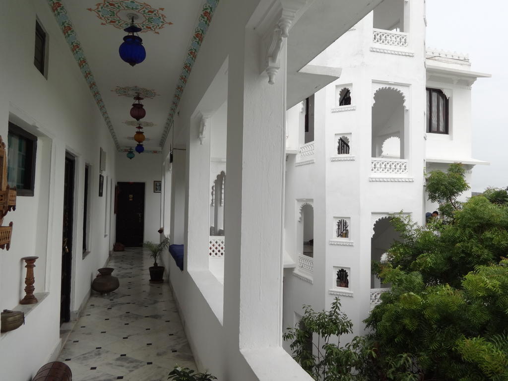 Karohi Haveli - A Heritage Hotel Udaipur Buitenkant foto