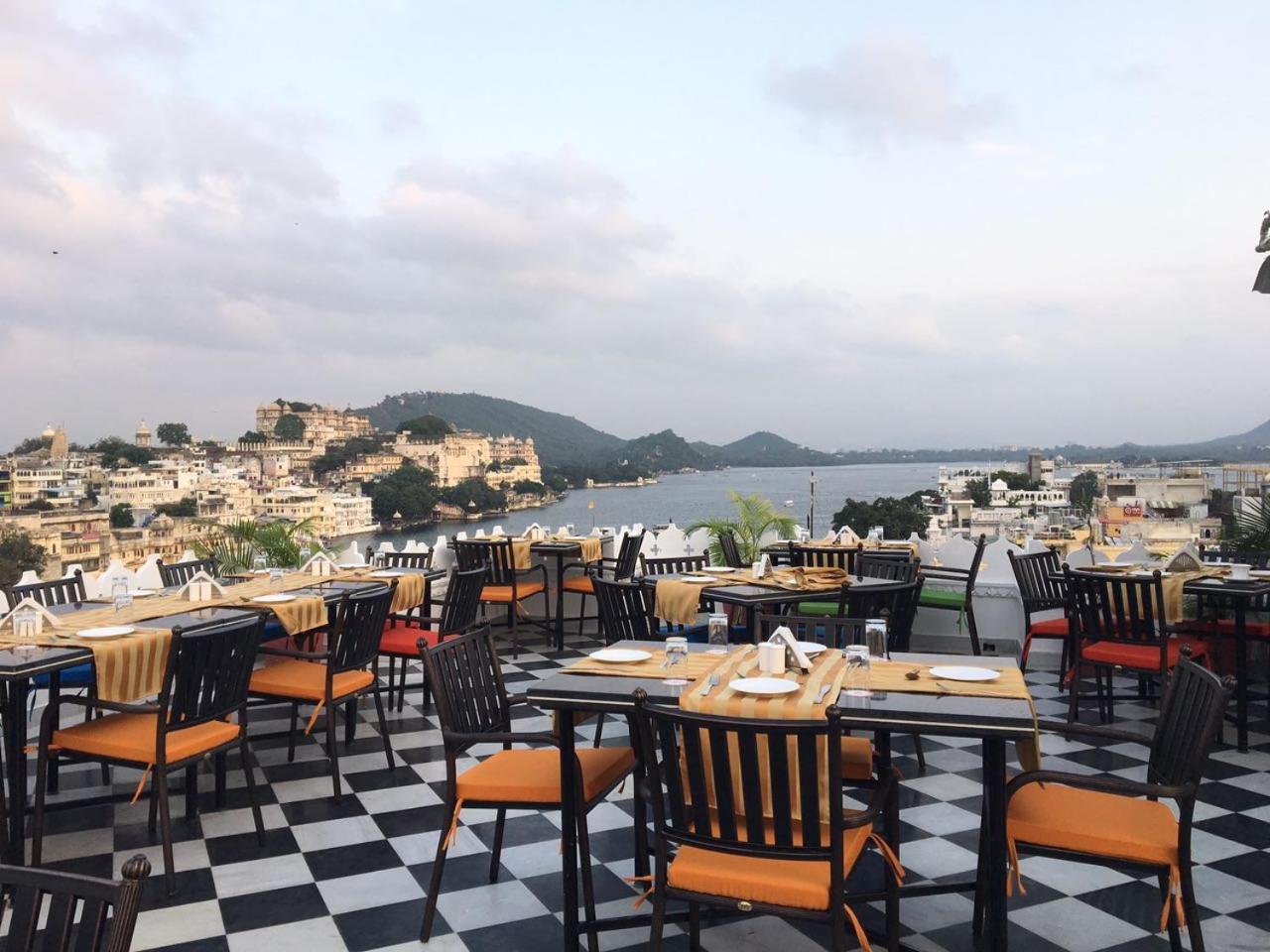 Karohi Haveli - A Heritage Hotel Udaipur Buitenkant foto